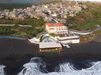 hotel restaurant falucho paradise beach