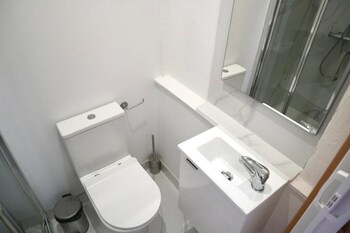 amadora boutique hostel