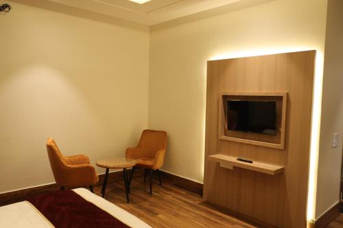 hotel crown savoy