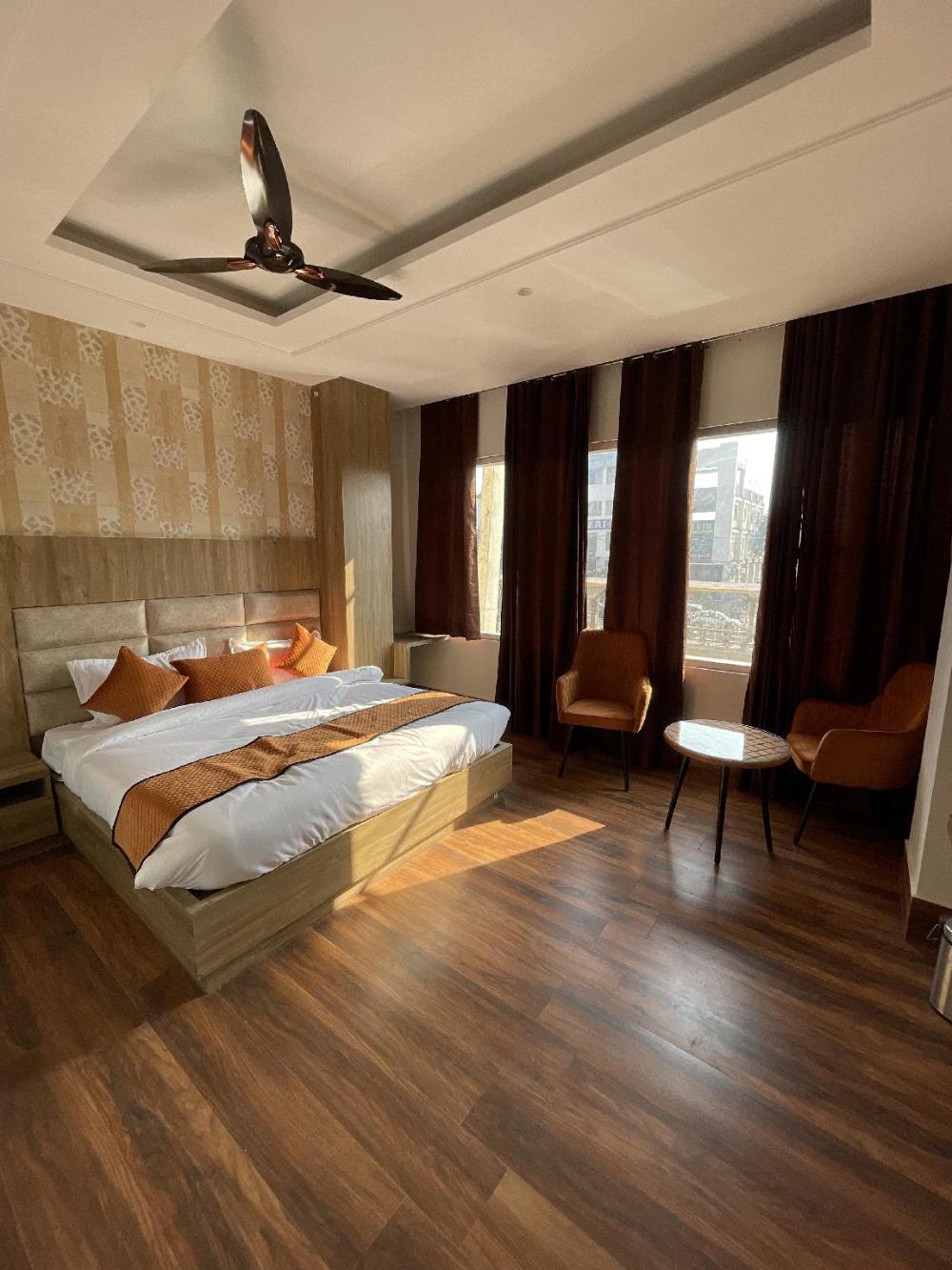 hotel crown savoy