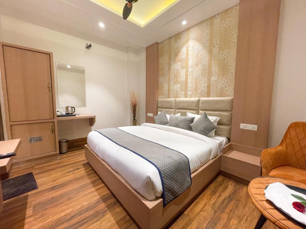 hotel crown savoy