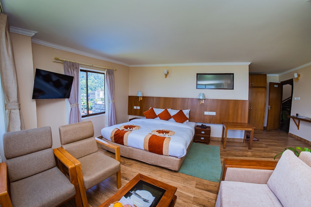 hotel fewa camp
