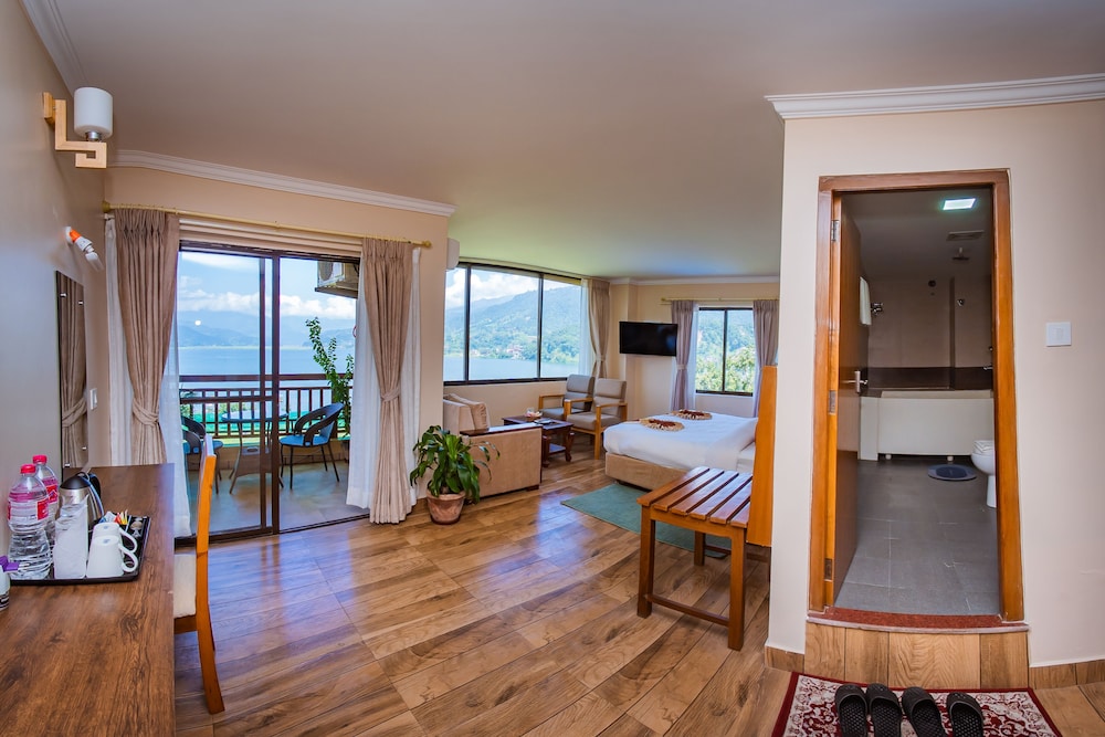 hotel fewa camp