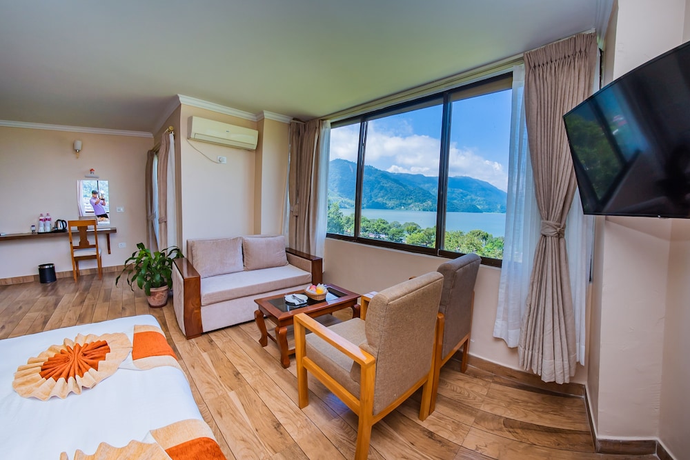hotel fewa camp