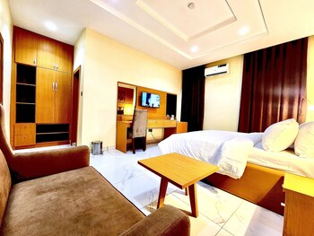 buddiez hotel and resort