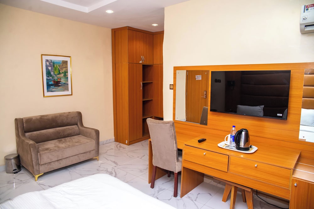 buddiez hotel and resort