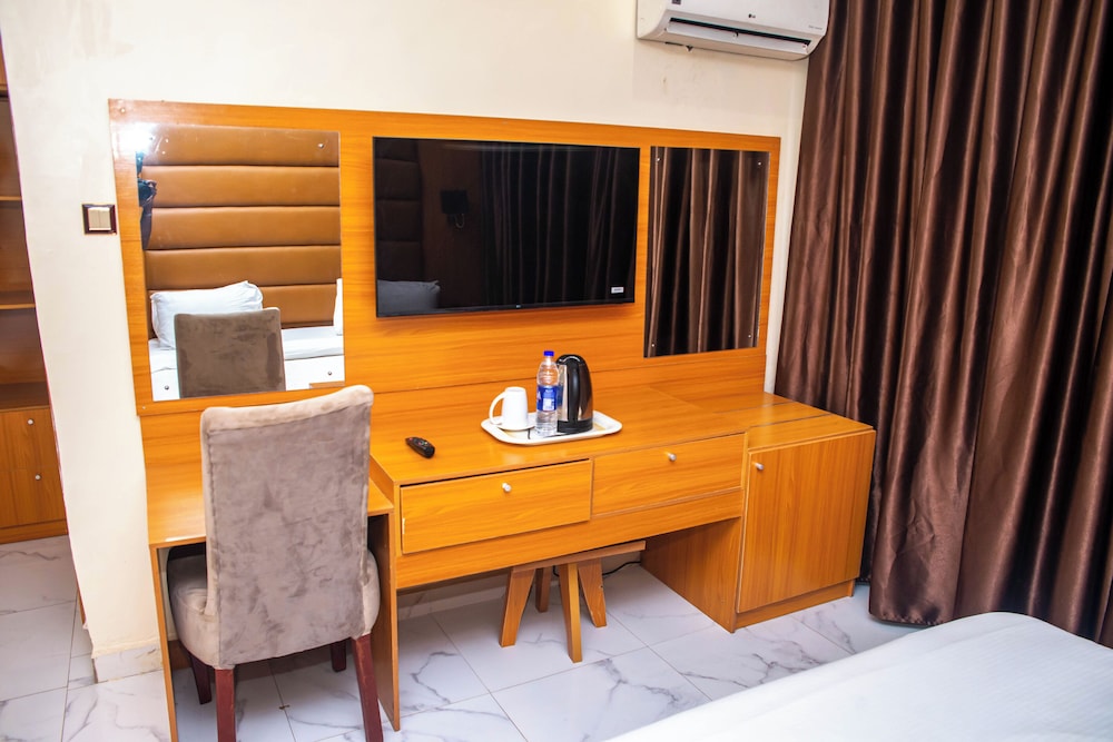 buddiez hotel and resort