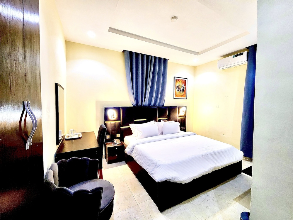 buddiez hotel and resort