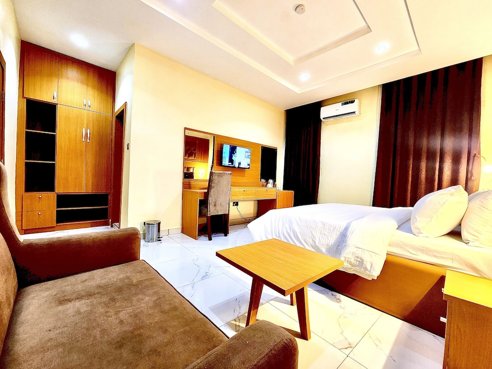 buddiez hotel and resort