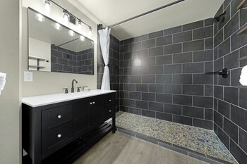 the suites at prairie falls