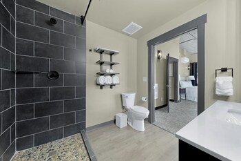 the suites at prairie falls