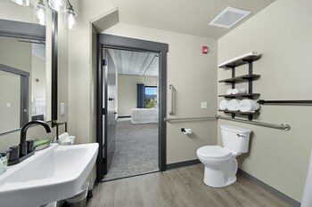the suites at prairie falls