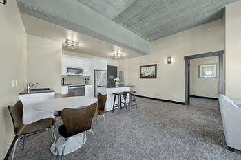 the suites at prairie falls