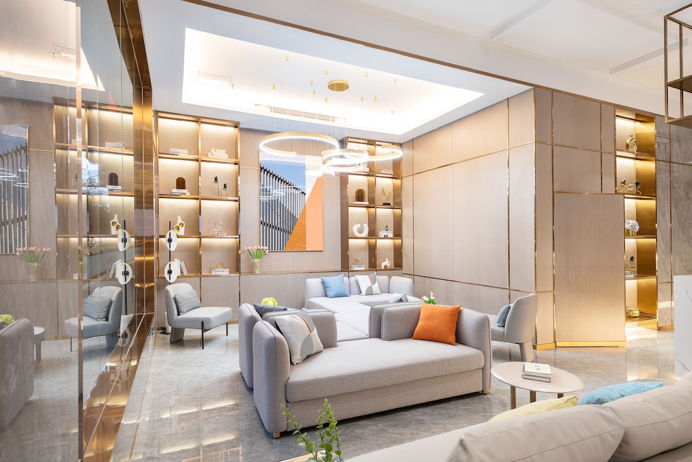 poltton international hotel