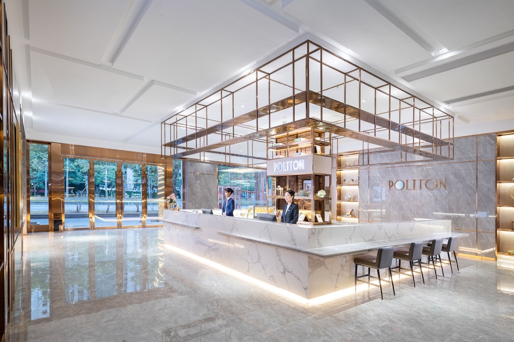 poltton international hotel