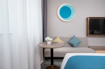 poltton international hotel