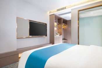 poltton international hotel