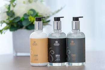 poltton international hotel