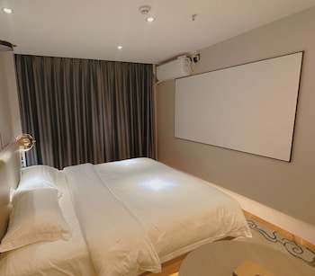 poltton international hotel