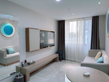 poltton international hotel