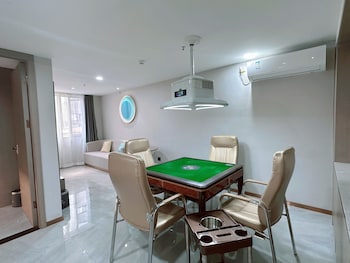 poltton international hotel