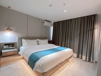 poltton international hotel