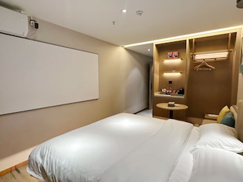 poltton international hotel