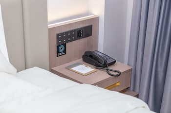 poltton international hotel