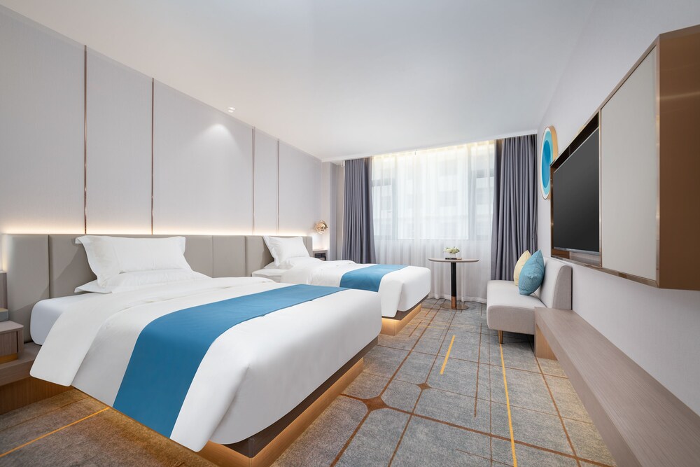 poltton international hotel