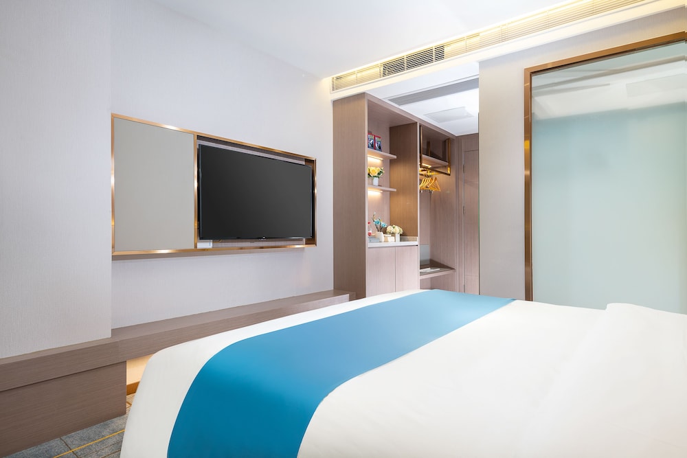 poltton international hotel