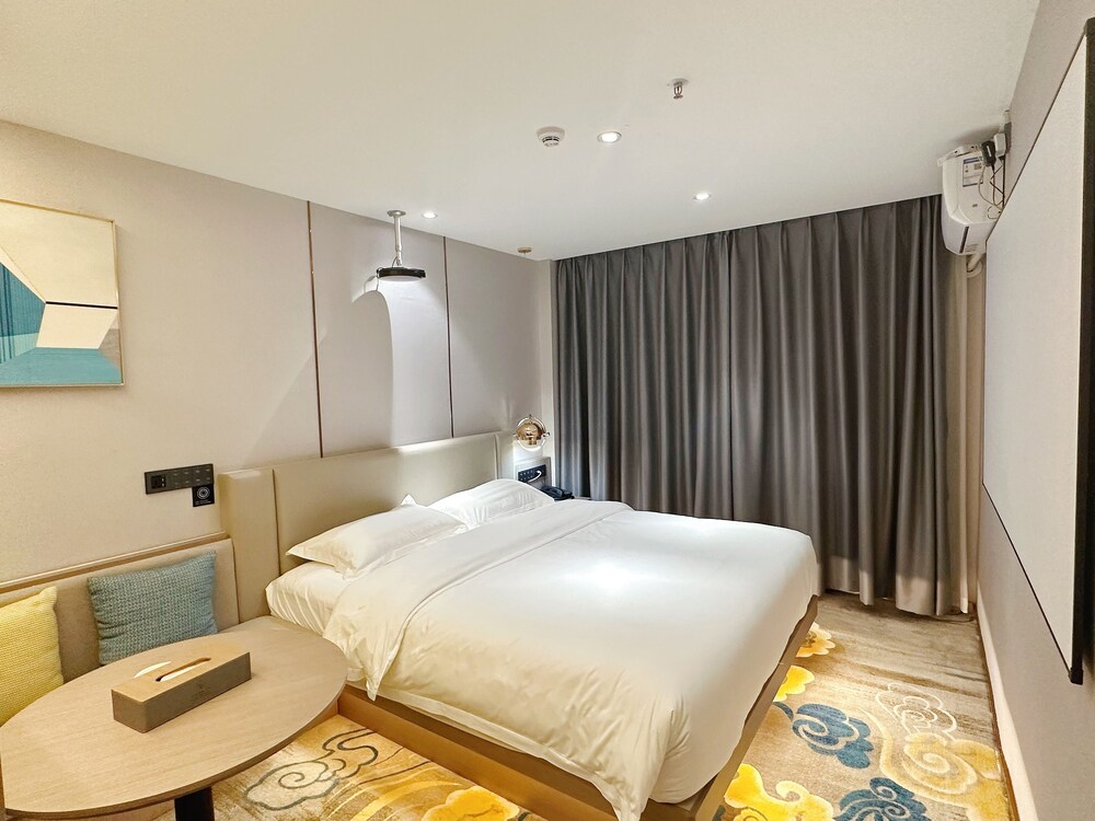 poltton international hotel