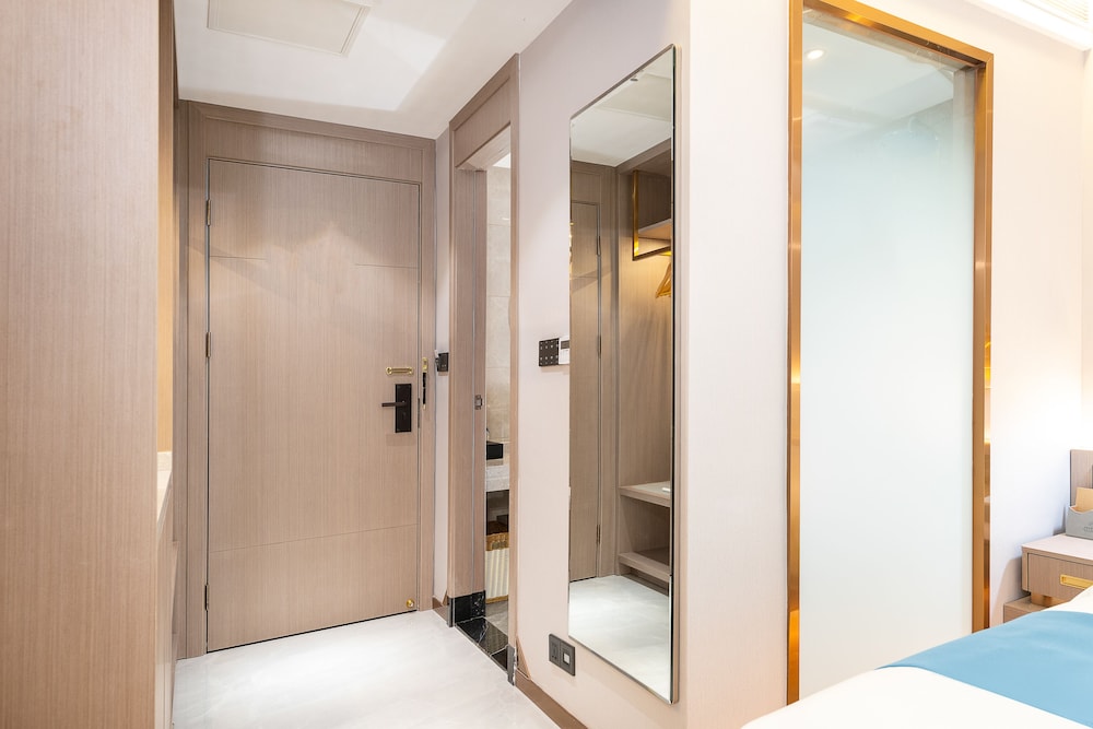 poltton international hotel