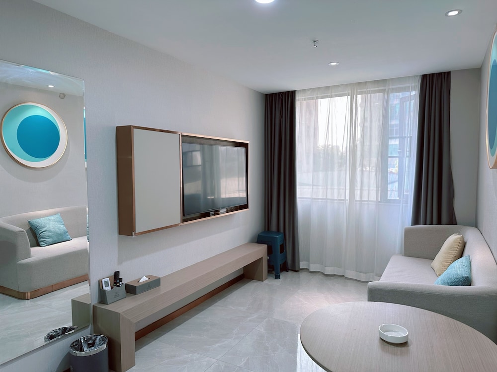 poltton international hotel