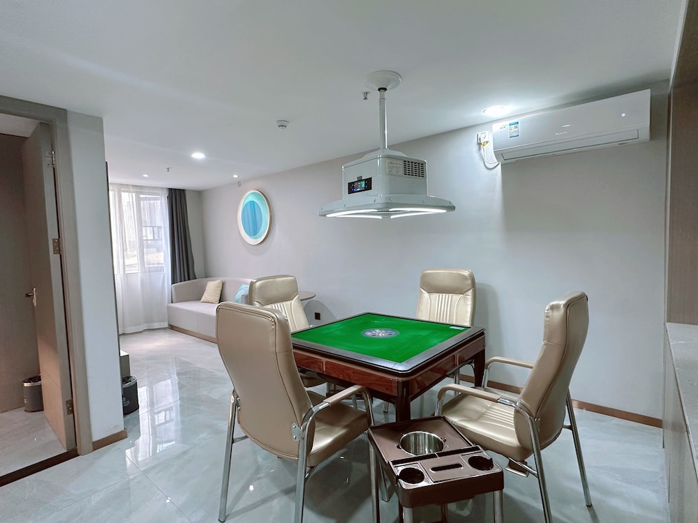 poltton international hotel