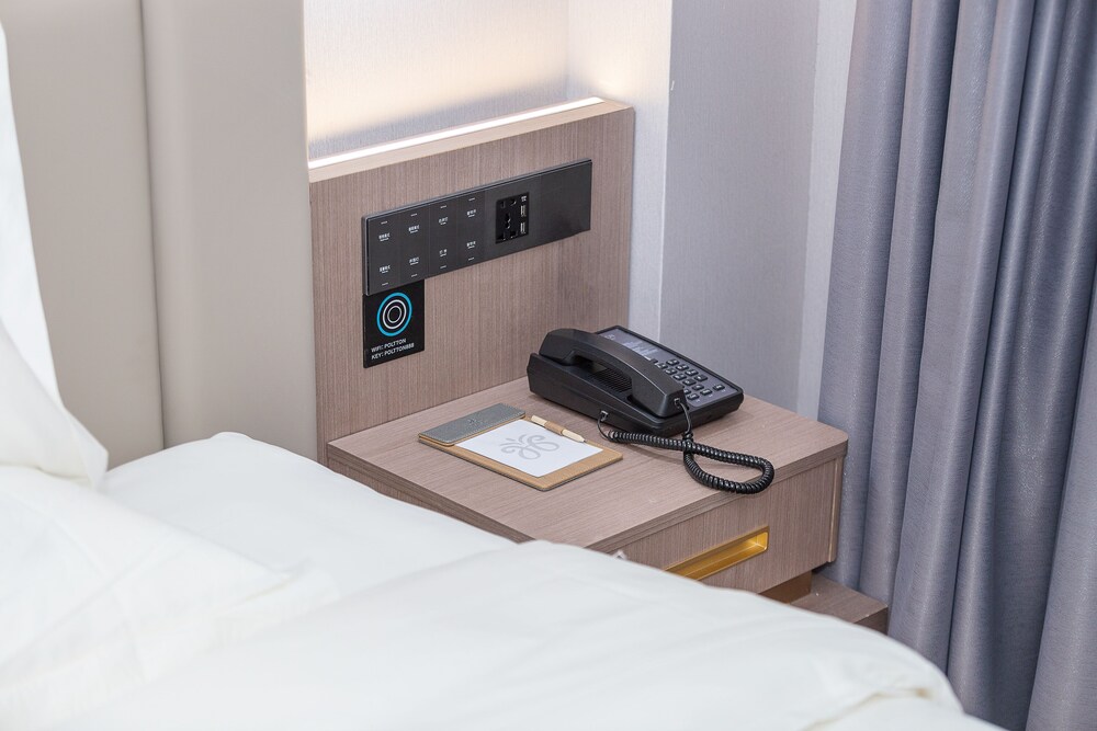 poltton international hotel