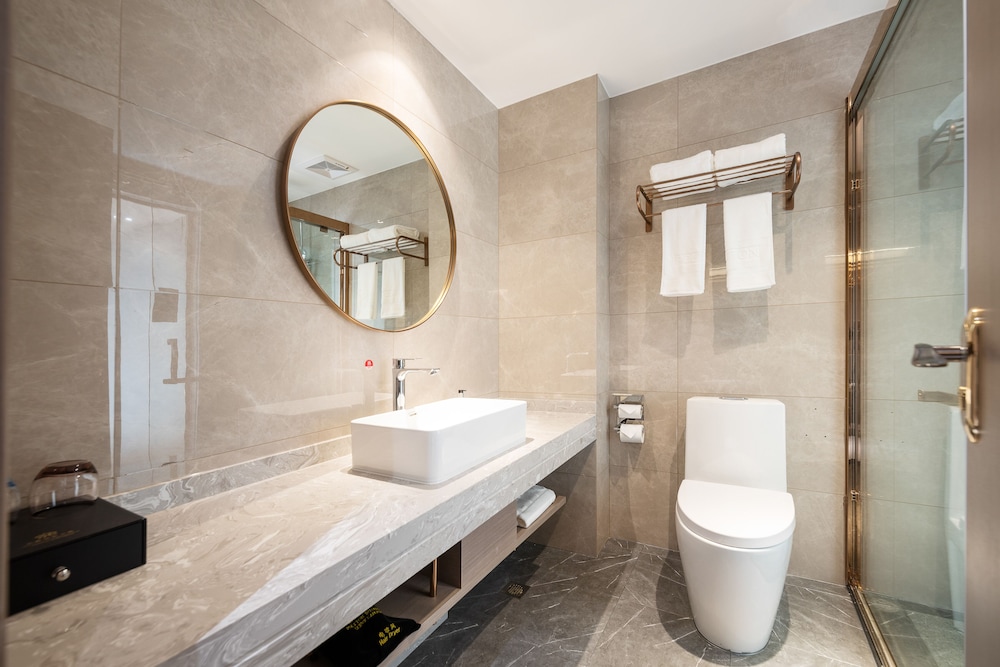 poltton international hotel