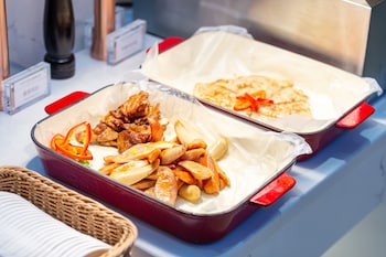 poltton international hotel