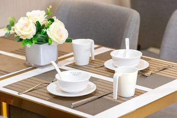 poltton international hotel