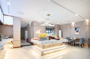 poltton international hotel