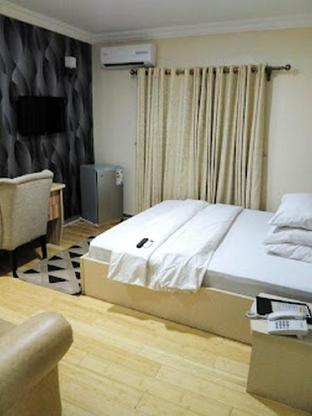 eleventh house hotel