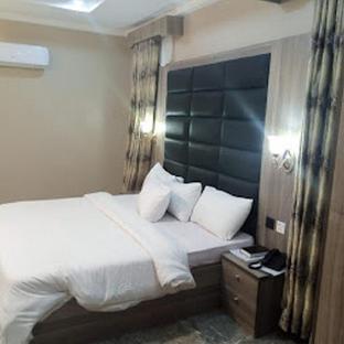 eleventh house hotel