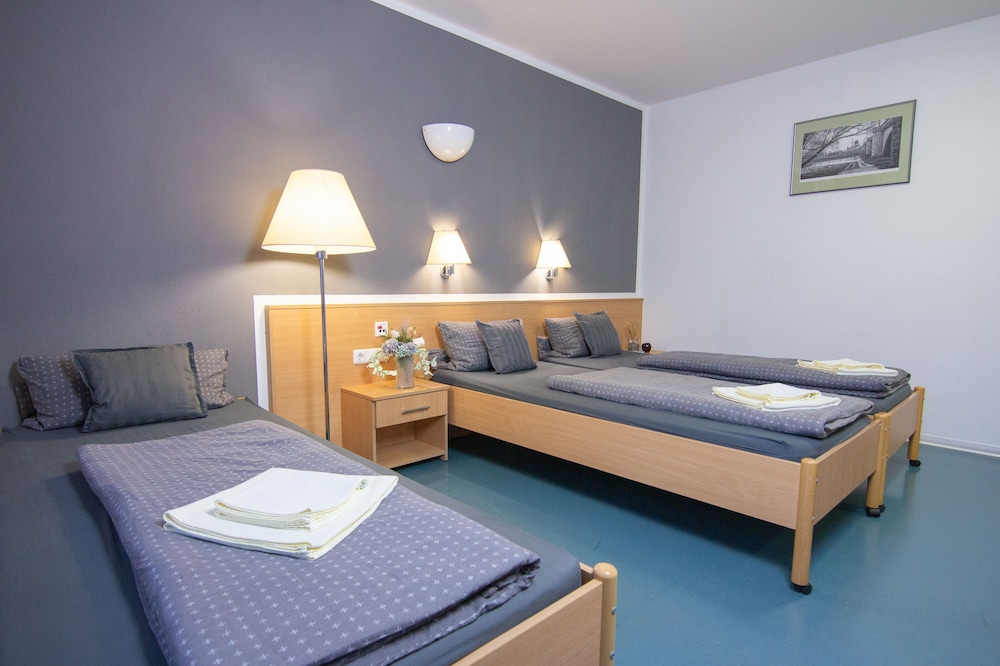 green night hotel