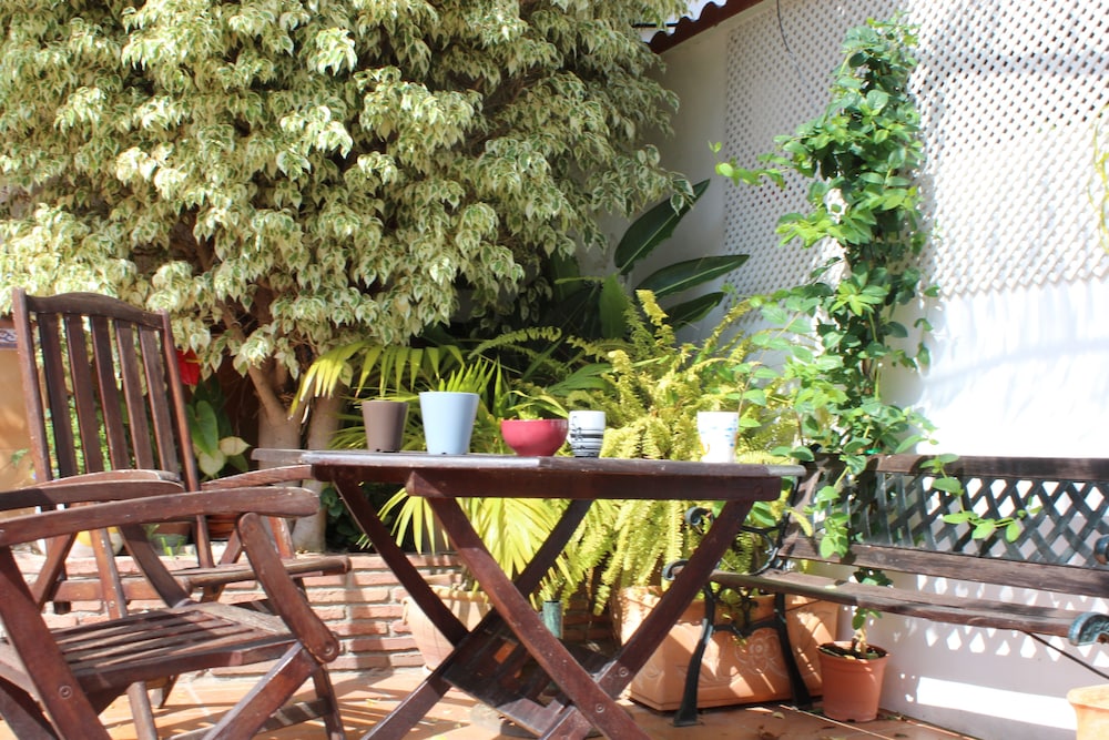 hostal abril