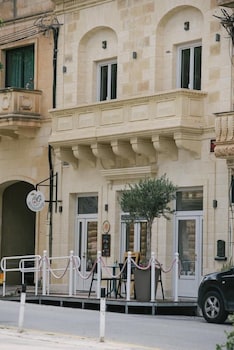 the white knight premium boutique hotel