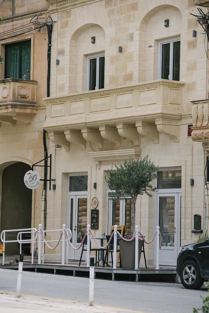 the white knight premium boutique hotel