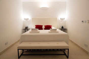 the white knight premium boutique hotel