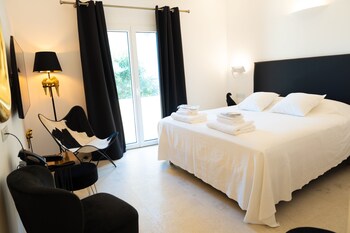 the white knight premium boutique hotel