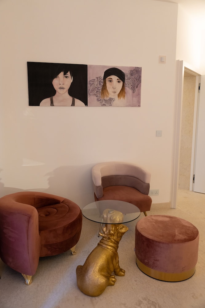 the white knight premium boutique hotel