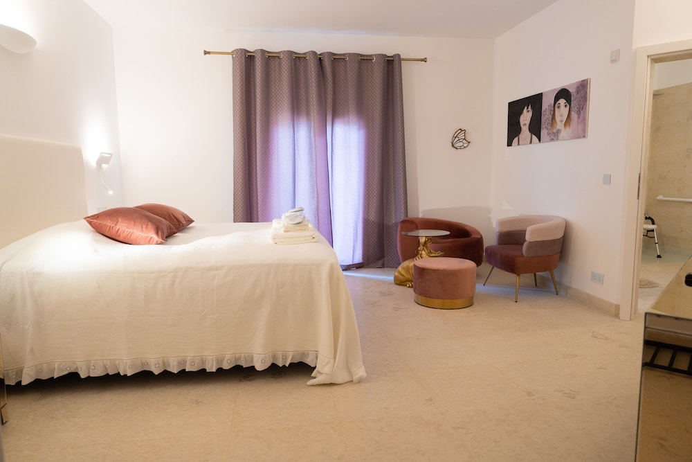 the white knight premium boutique hotel