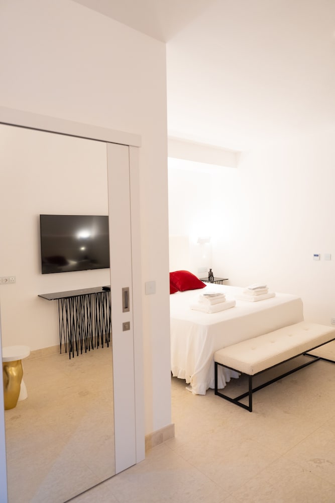 the white knight premium boutique hotel